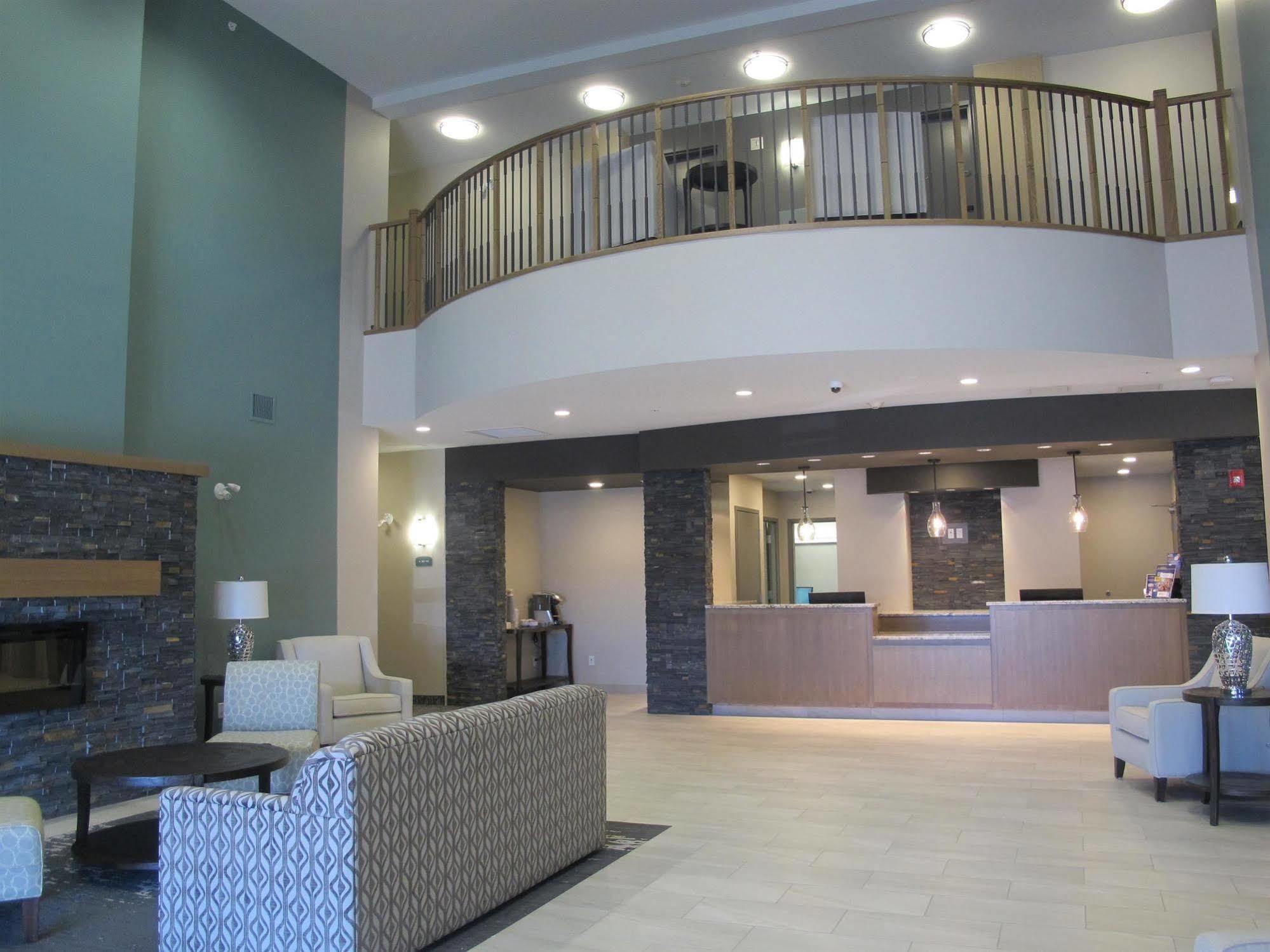 Best Western Plus Chestermere Hotel Exteriör bild